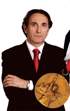 g. Philip Zepter slijeće na Ellis Island kako bi primio Medalju časti