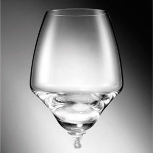 Čaša od kristalnog stakla pričvršćuje se na osnovu od nehrđajućeg čelika uz jednostavni klik, zahvaljujući sofisticiranom mehanizmu dosjeda, koji je u svijetu patentirao Zepter.