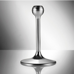 Kad se stalci jednom odvoje od gornjeg kristalnog dijela, čaše se mogu odložiti na policu za staklo, a stalci u pretinac s priborom za jelo.