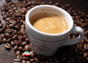 Najbolji način za savršeno uživanje u bogatoj i kremastoj šalici kave jest korištenje svih vaših osjetila.