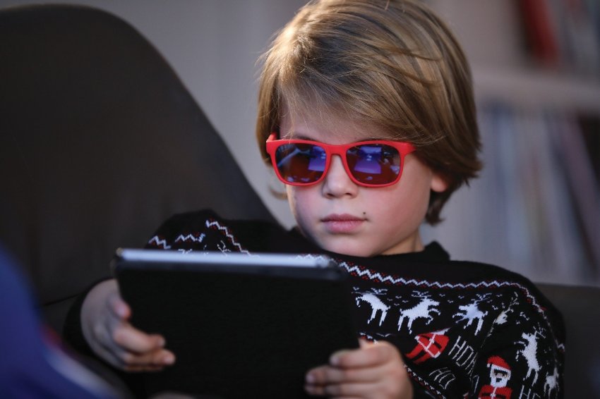 HYPERLIGHT OPTICS® - MISLI BOLJE. FOKUSIRAJ SE DUŽE. UČI EFIKASNIJE.